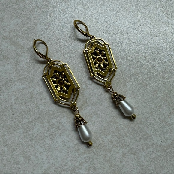 NEW Vintage Inspired Waterdrop Filigree Earrings with Faux Pearls - Picture 6 of 7